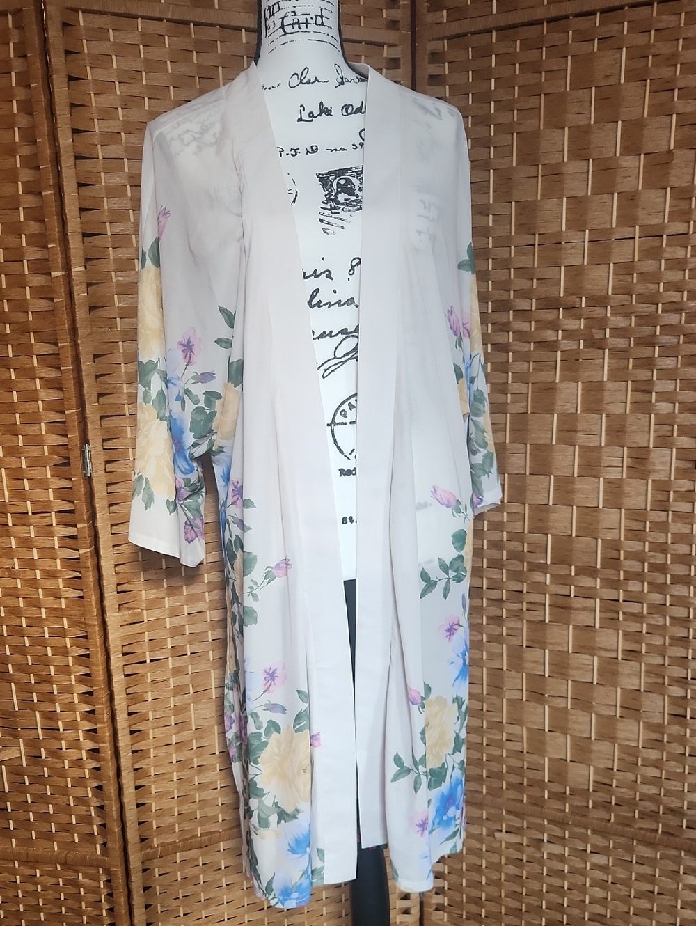 EMBER Women's Sheer Summer, Spring, Fall, Floral Cream Kimono Robe Sz M